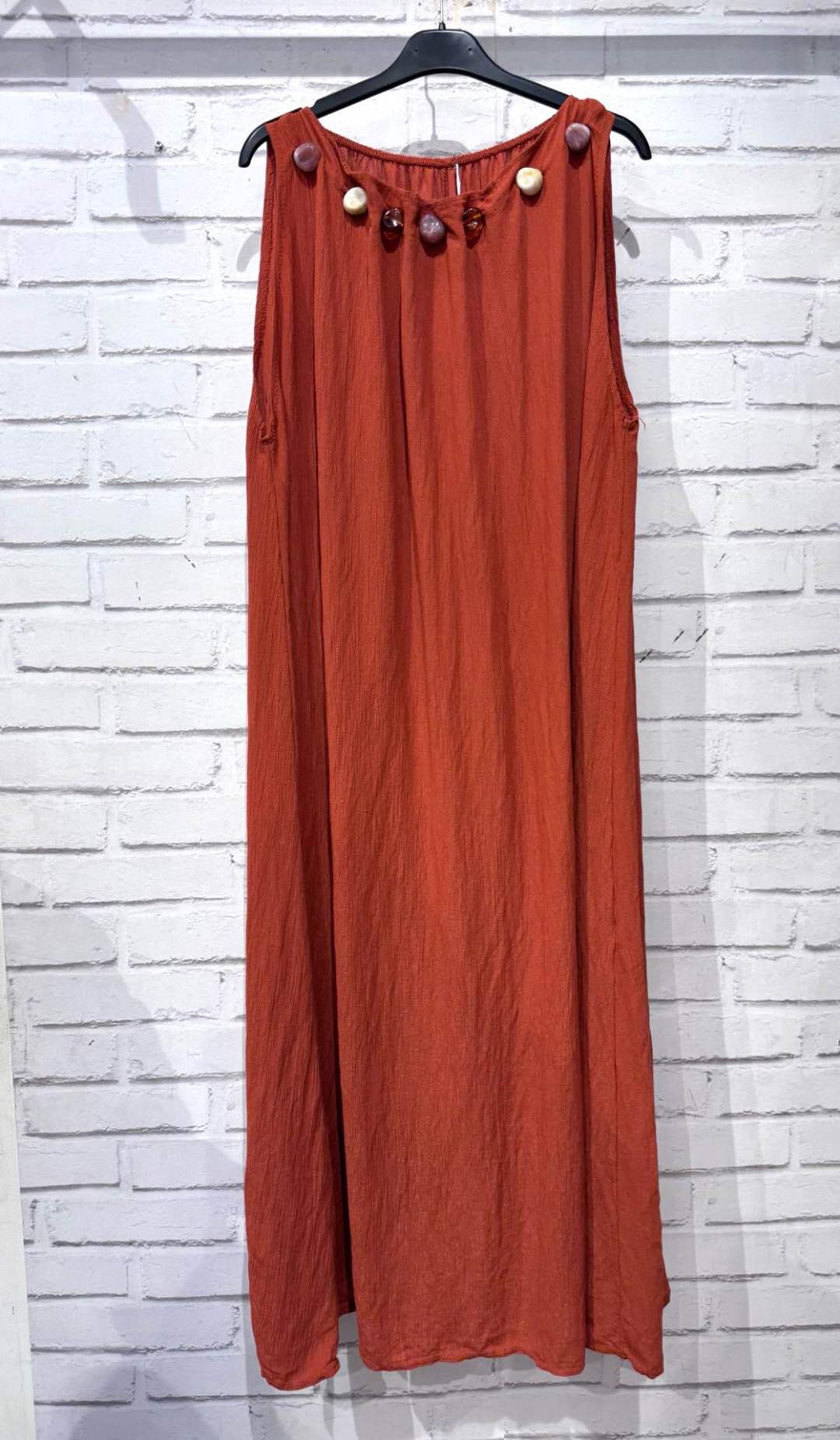 Robe à pierre col rond